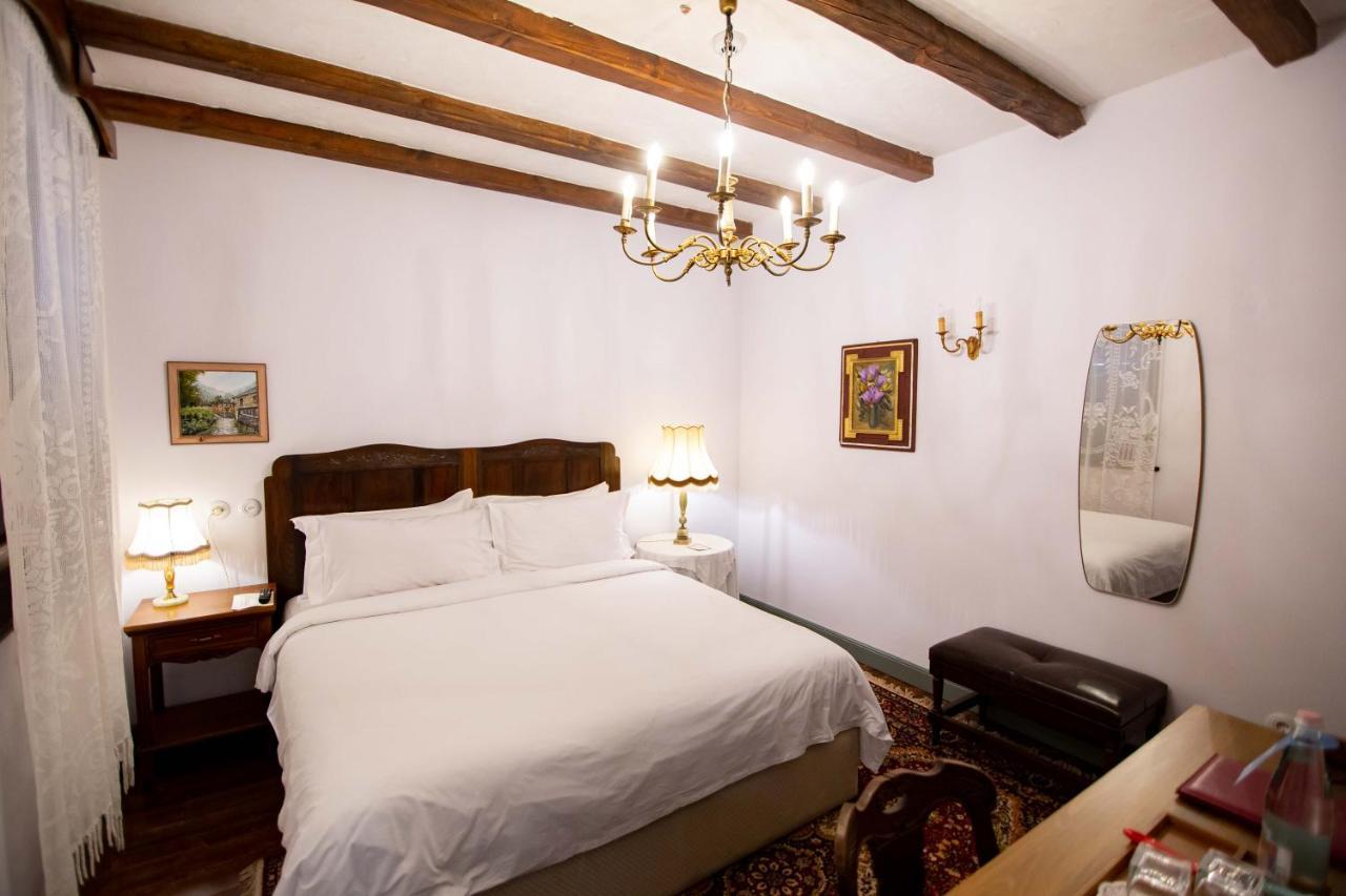 Vila Ebel Hotel Pool & Spa Korce Bagian luar foto