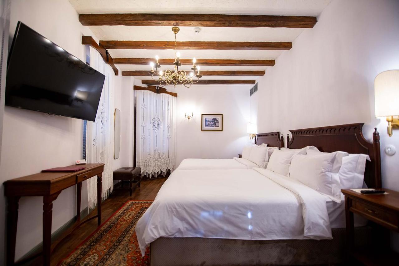 Vila Ebel Hotel Pool & Spa Korce Bagian luar foto