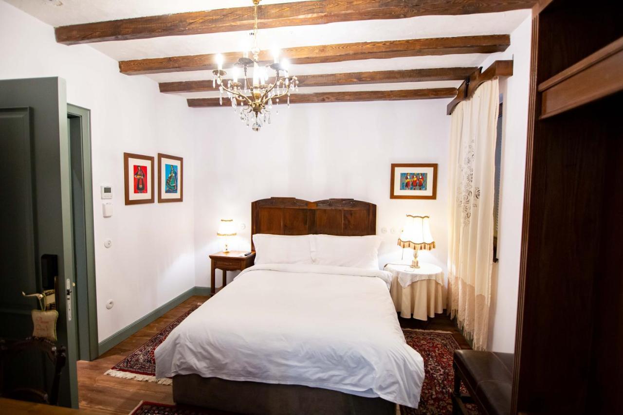Vila Ebel Hotel Pool & Spa Korce Bagian luar foto