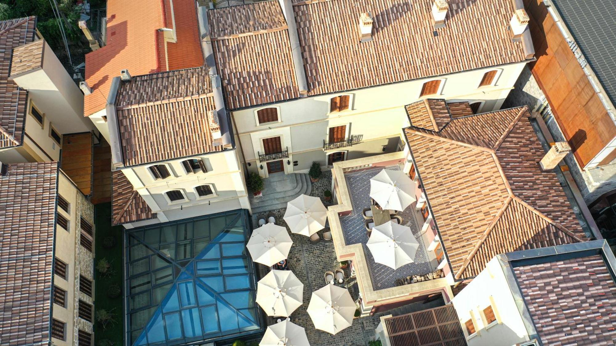 Vila Ebel Hotel Pool & Spa Korce Bagian luar foto