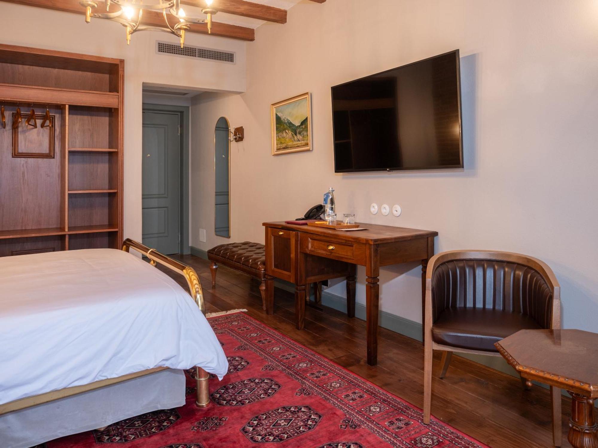 Vila Ebel Hotel Pool & Spa Korce Bagian luar foto
