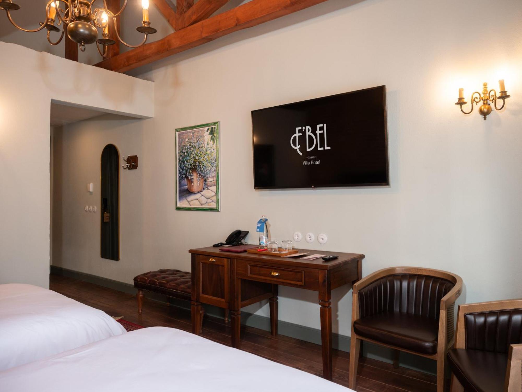 Vila Ebel Hotel Pool & Spa Korce Bagian luar foto