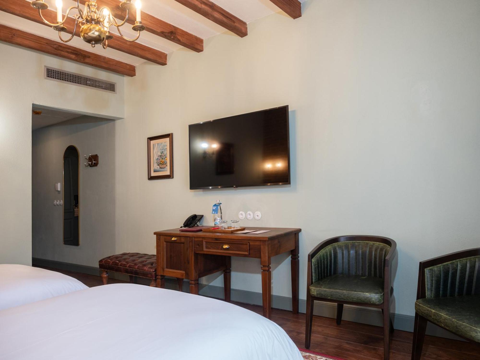 Vila Ebel Hotel Pool & Spa Korce Bagian luar foto
