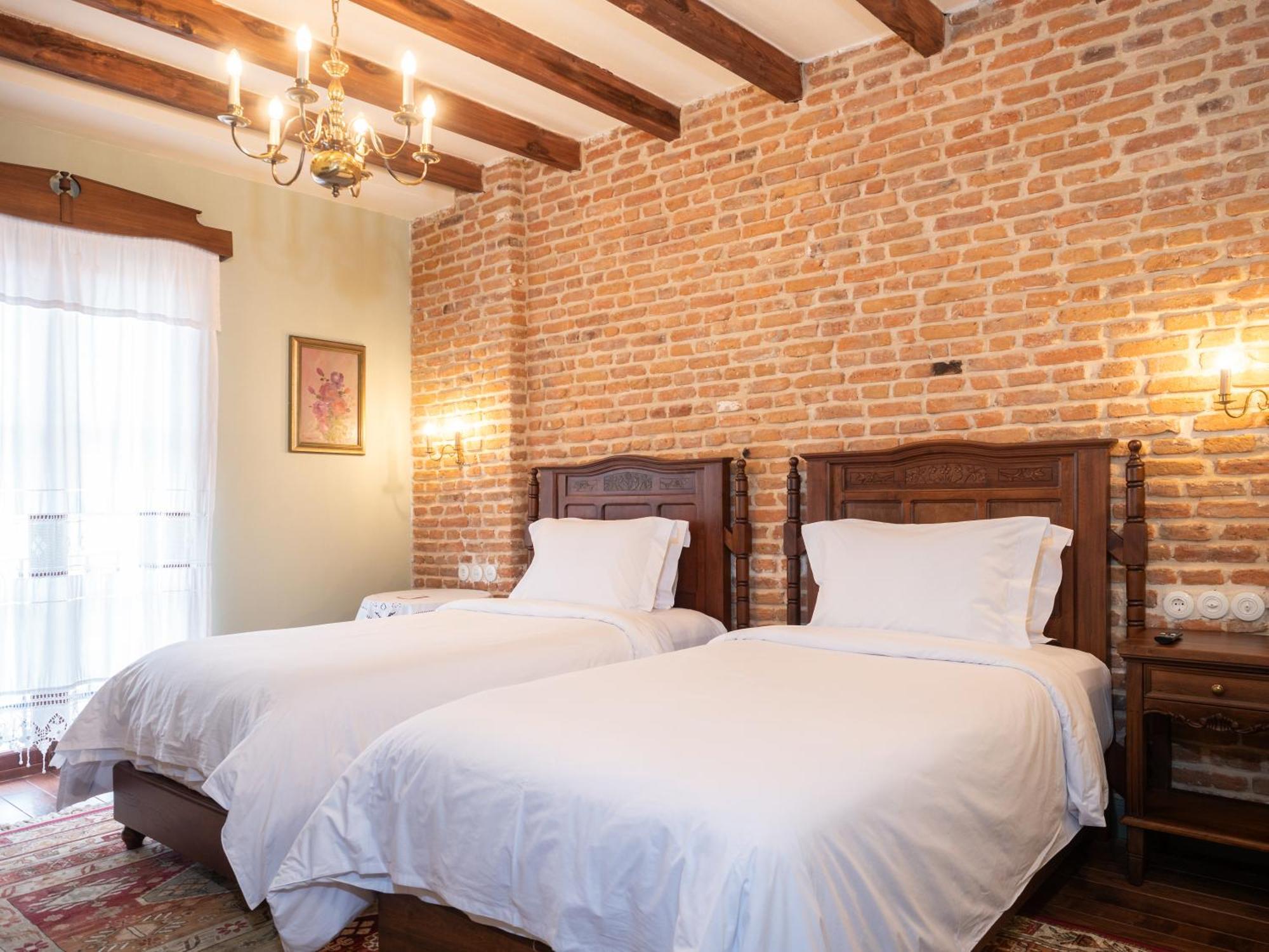 Vila Ebel Hotel Pool & Spa Korce Bagian luar foto