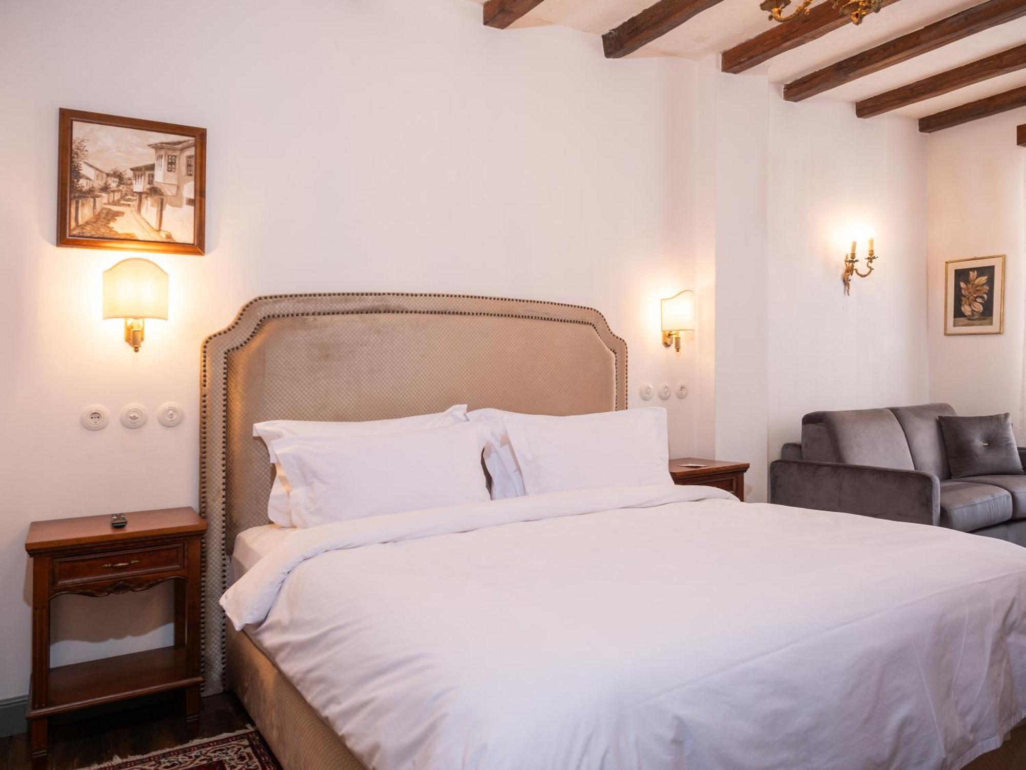 Vila Ebel Hotel Pool & Spa Korce Bagian luar foto