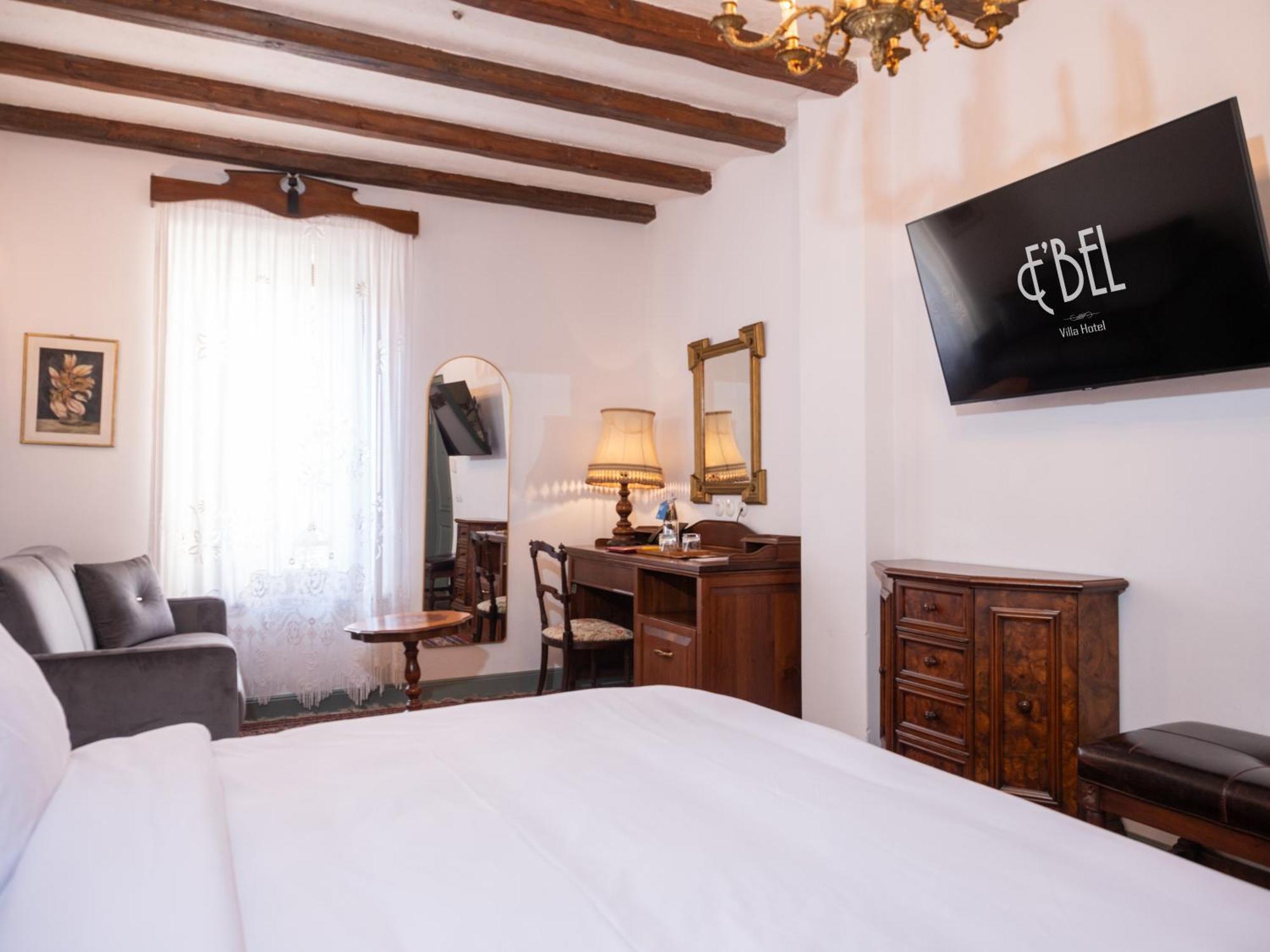 Vila Ebel Hotel Pool & Spa Korce Bagian luar foto