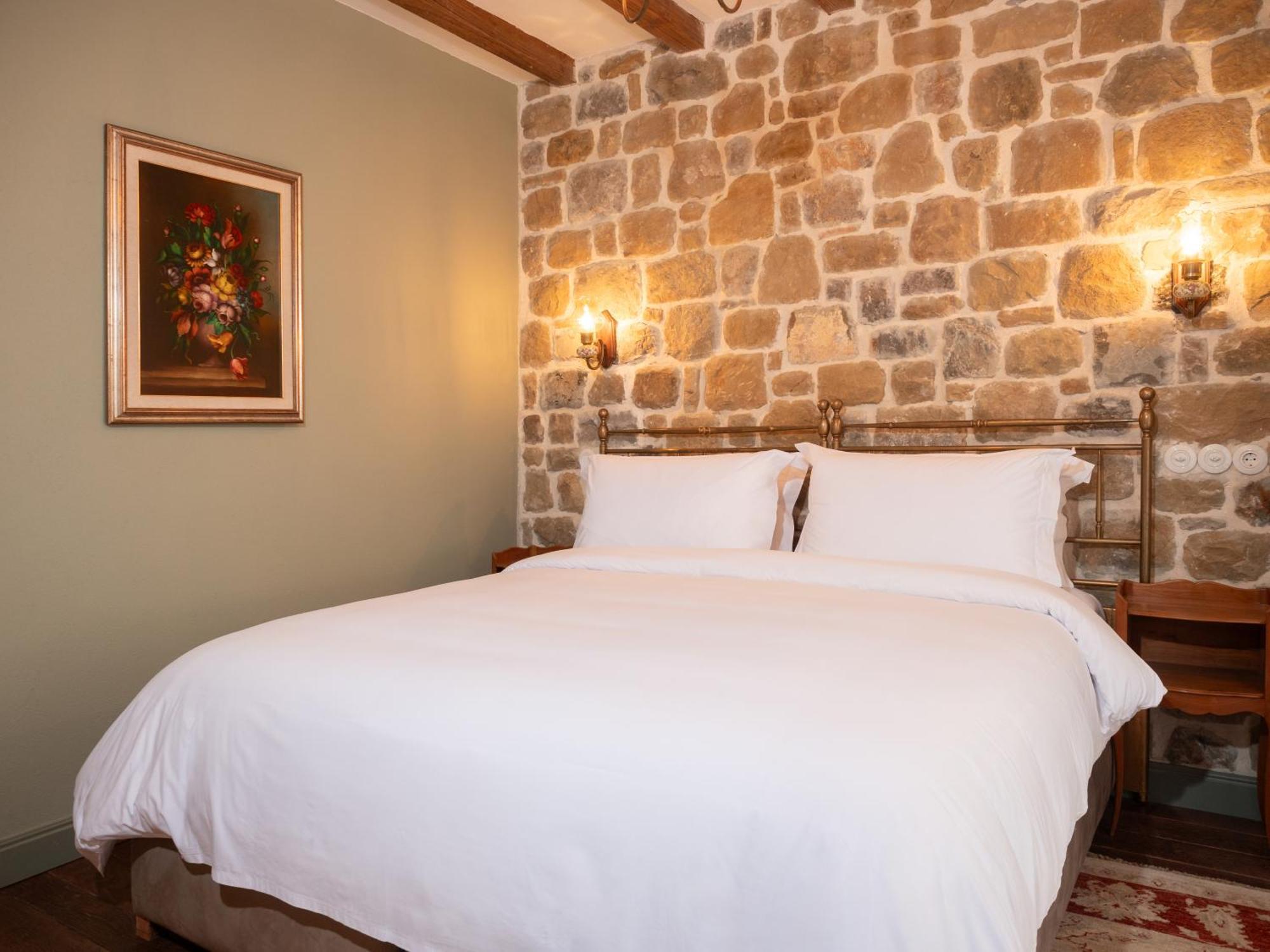 Vila Ebel Hotel Pool & Spa Korce Bagian luar foto