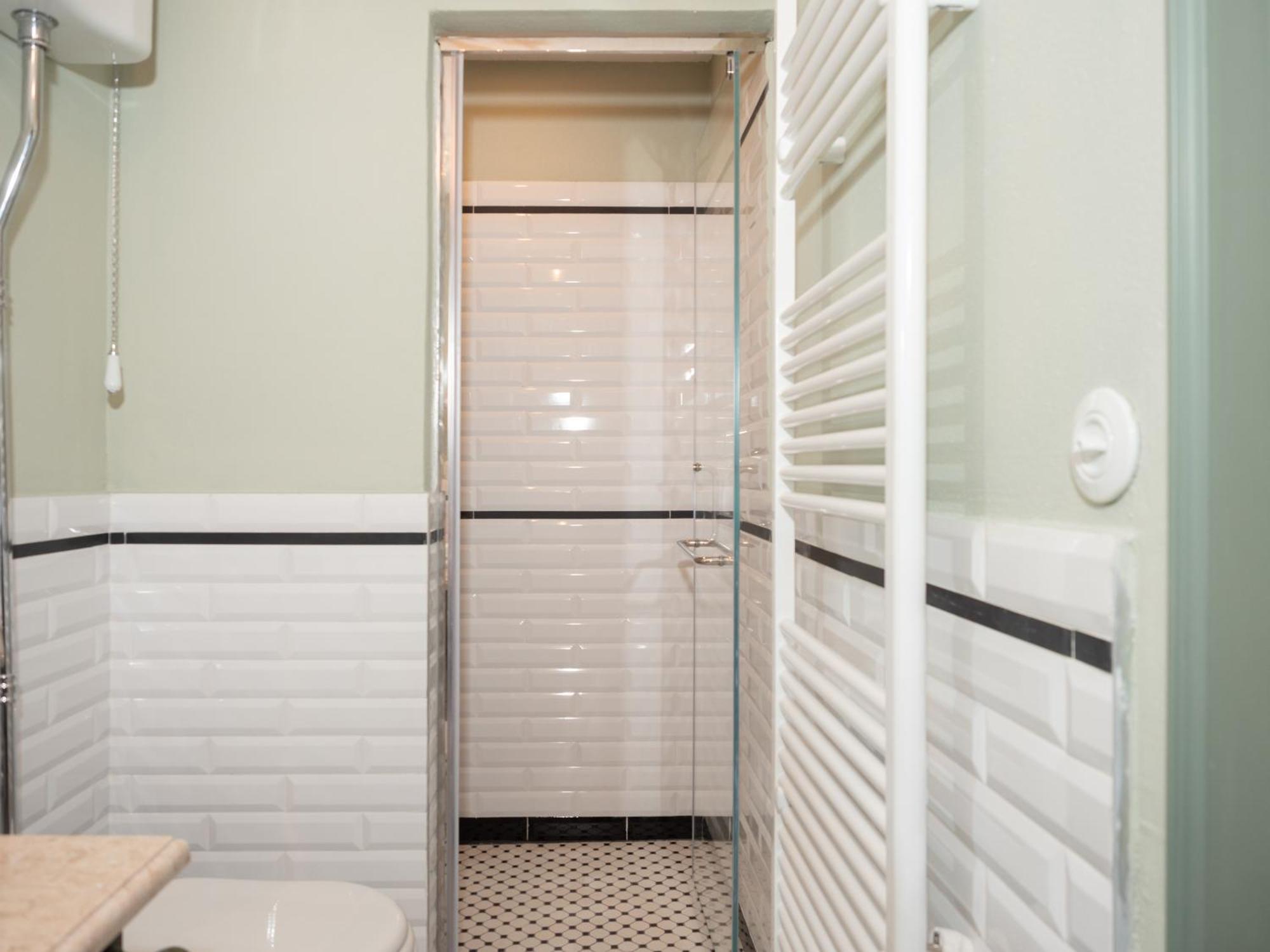Vila Ebel Hotel Pool & Spa Korce Bagian luar foto