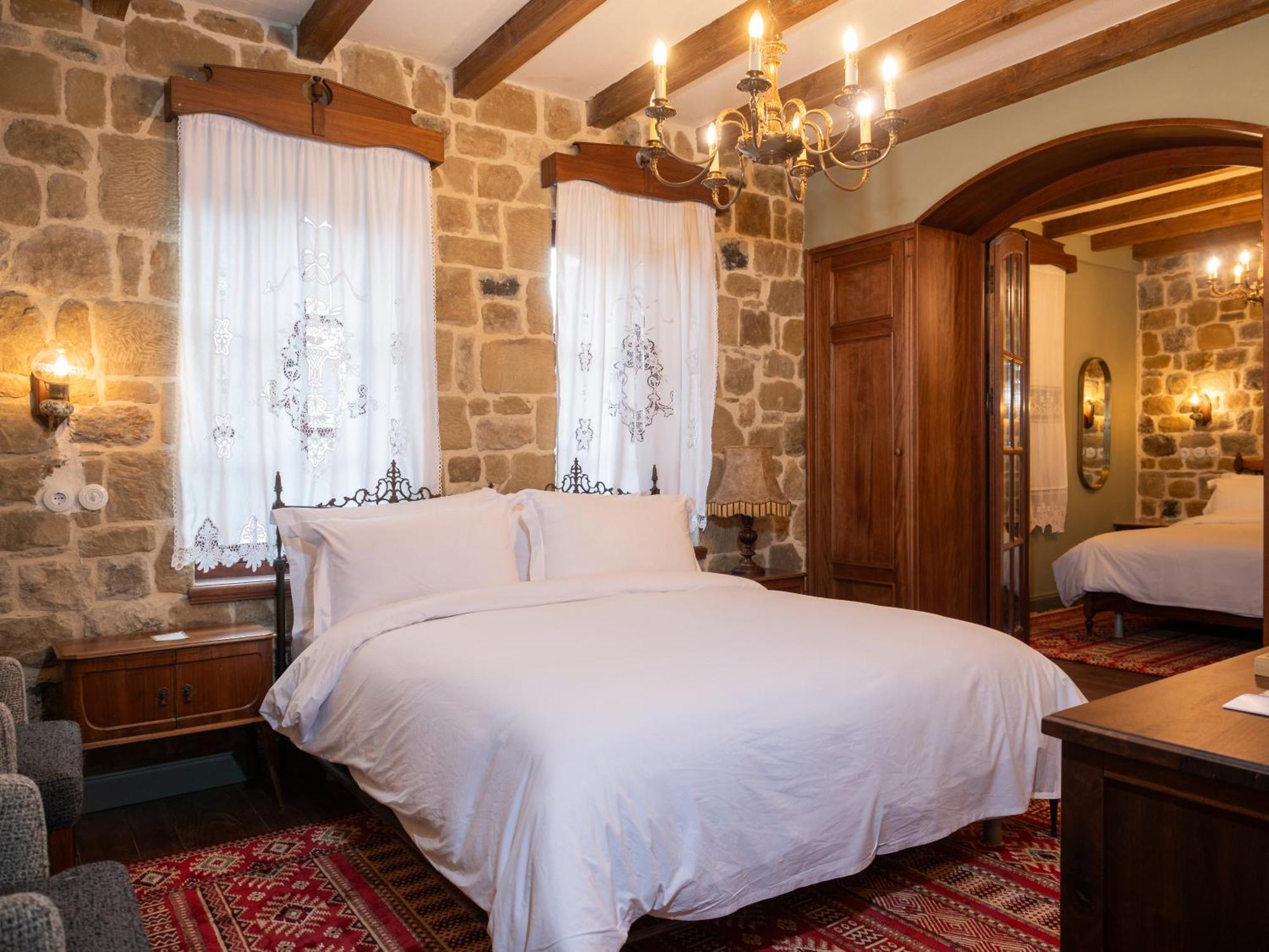 Vila Ebel Hotel Pool & Spa Korce Bagian luar foto