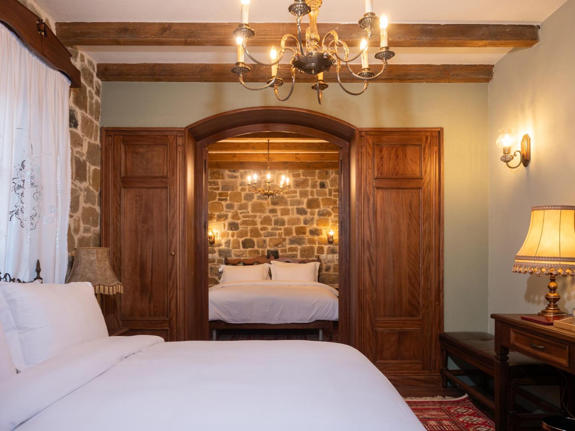 Vila Ebel Hotel Pool & Spa Korce Bagian luar foto