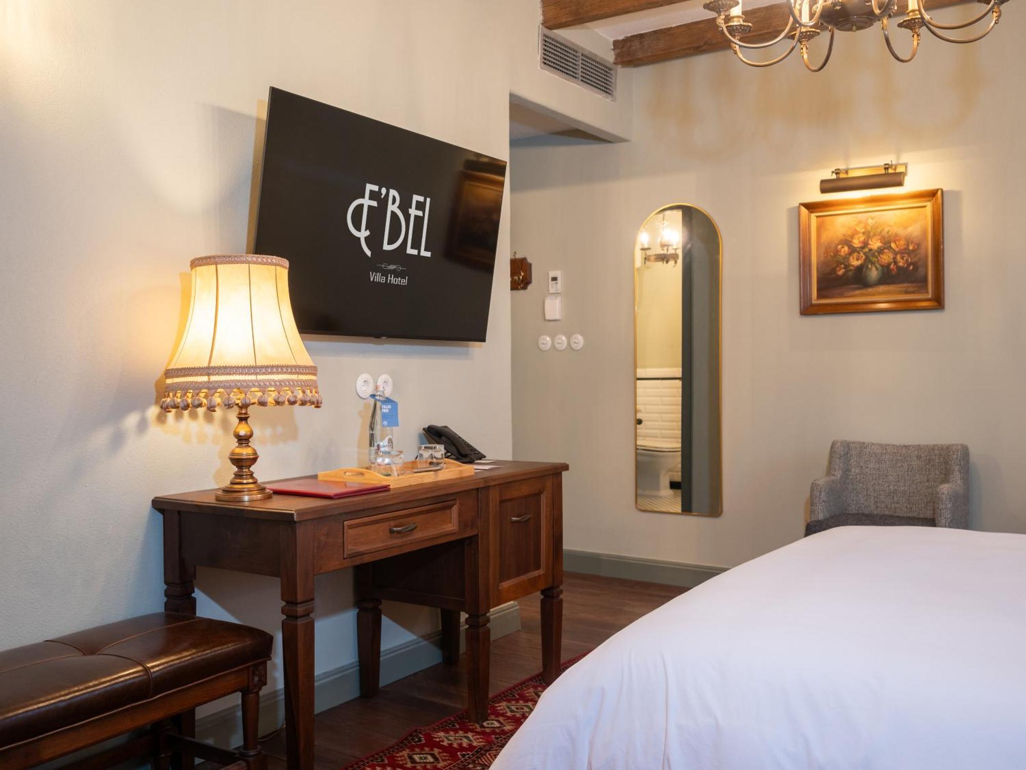 Vila Ebel Hotel Pool & Spa Korce Bagian luar foto