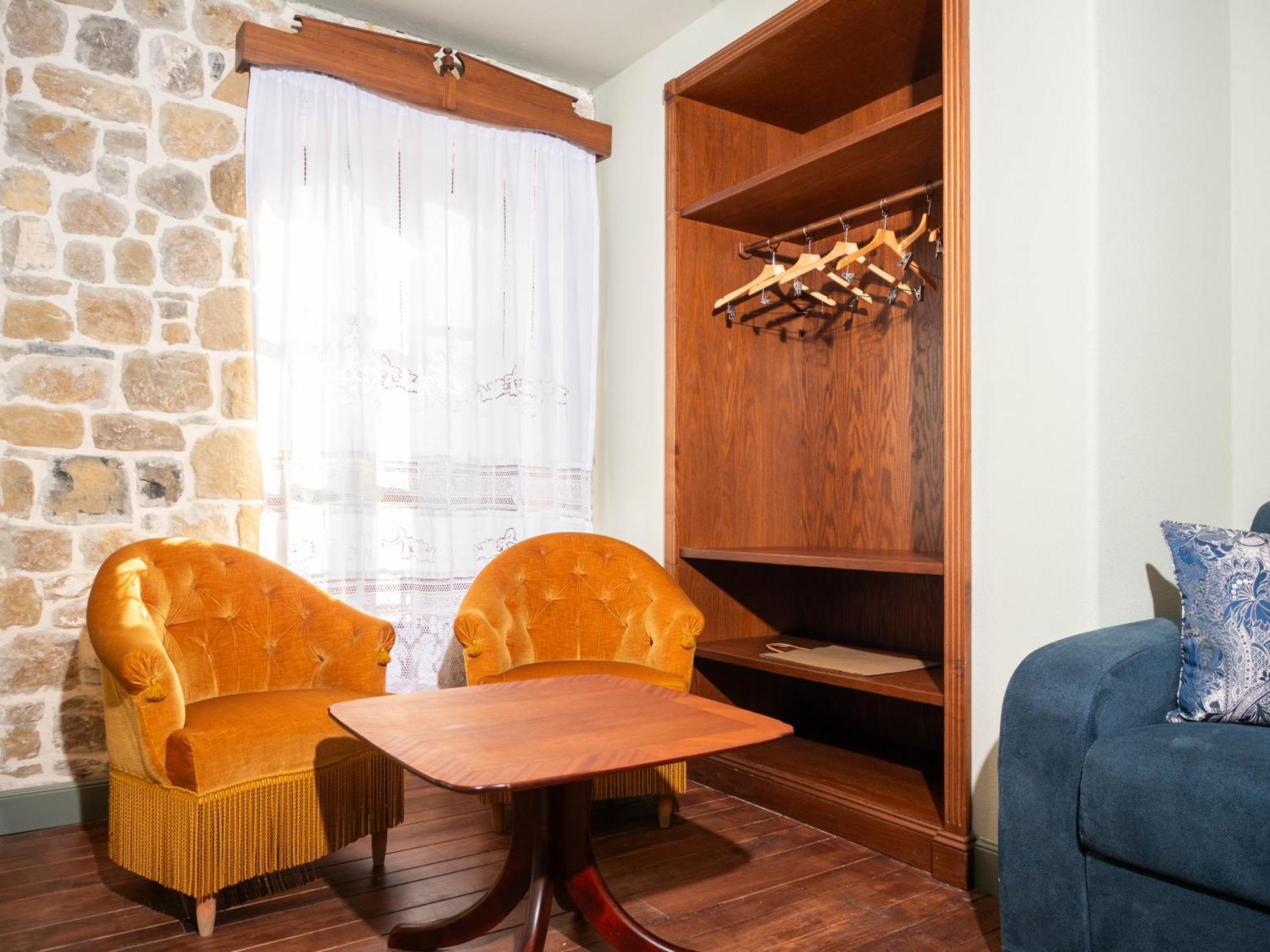 Vila Ebel Hotel Pool & Spa Korce Bagian luar foto