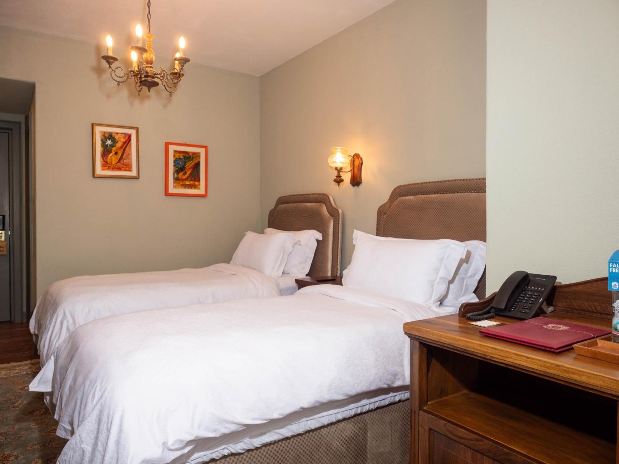 Vila Ebel Hotel Pool & Spa Korce Bagian luar foto