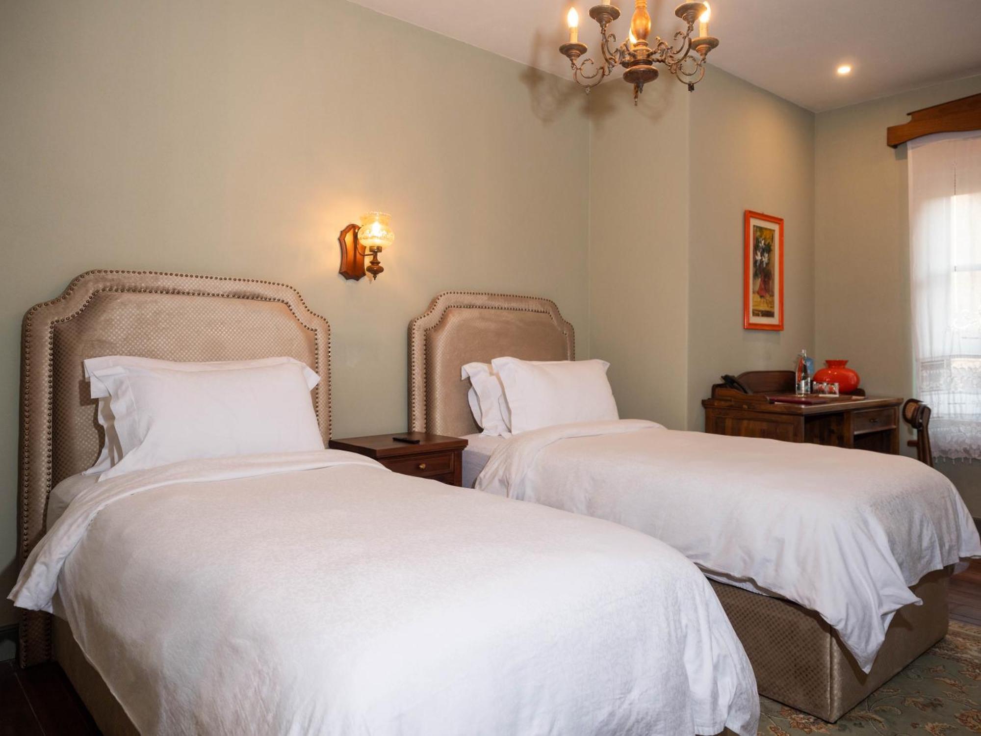 Vila Ebel Hotel Pool & Spa Korce Bagian luar foto