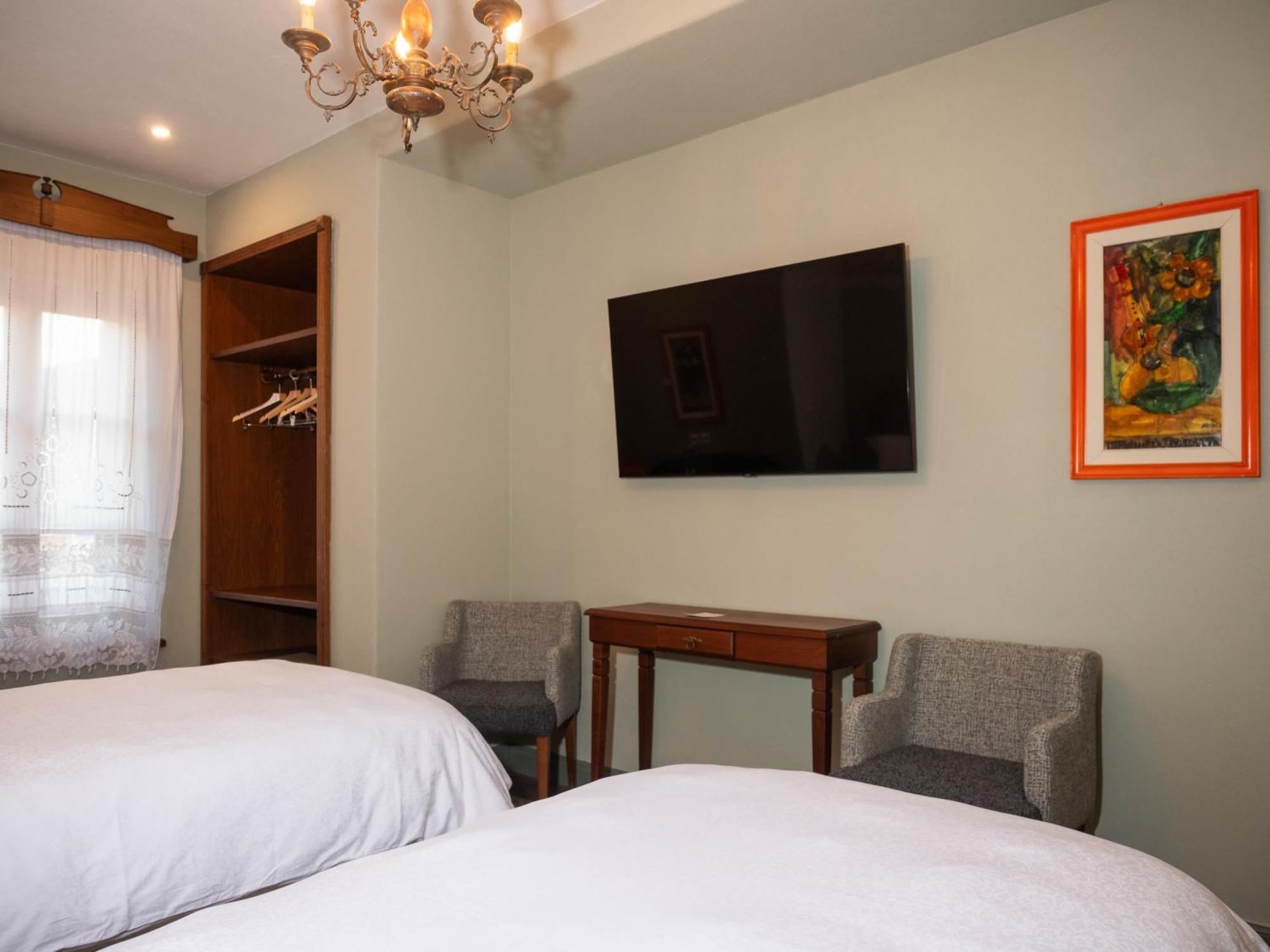 Vila Ebel Hotel Pool & Spa Korce Bagian luar foto