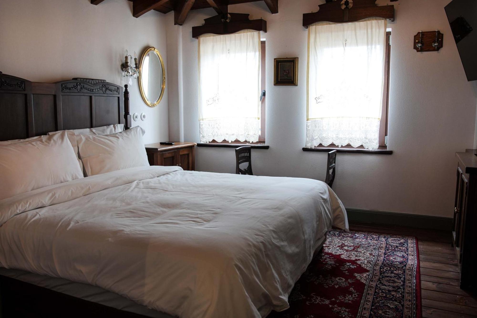 Vila Ebel Hotel Pool & Spa Korce Bagian luar foto