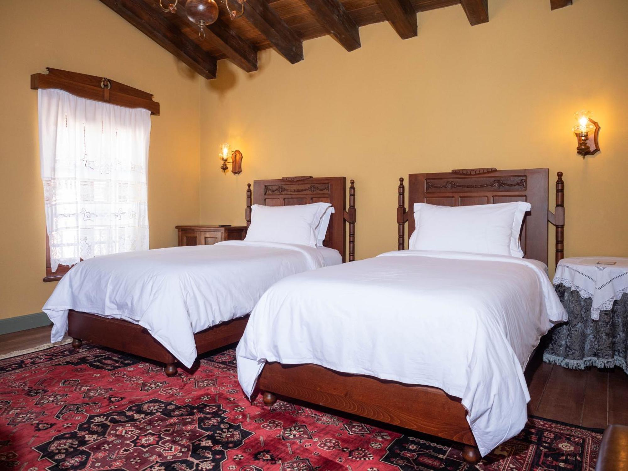 Vila Ebel Hotel Pool & Spa Korce Bagian luar foto
